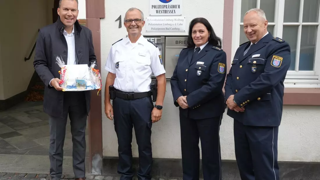 POL-LM: +++ Schutzmann vor Ort in Bad Camberg ins Amt eingeführt +++ - Bild: presseportal.de