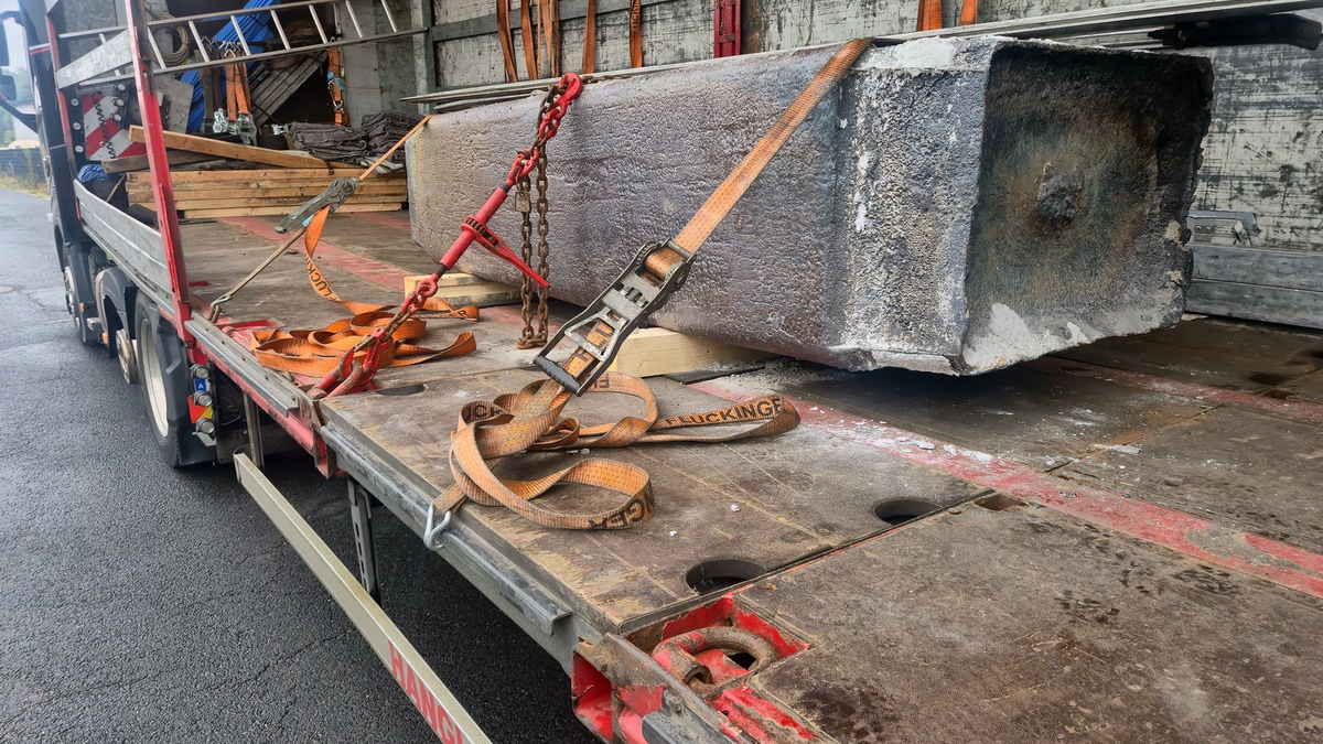 POL-EU: Rollende Stahlwürfel gestoppt - Foto: presseportal.de