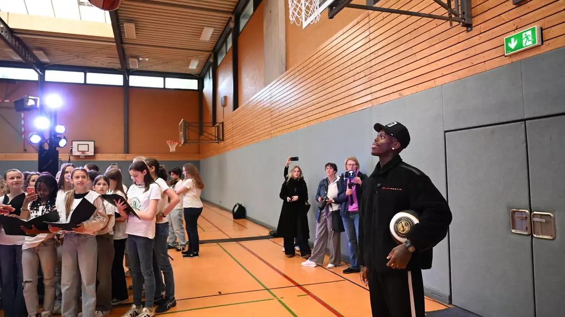 Nach dem deutschen Basketball-Kapitän Dennis Schröder ist nun eine Halle in Braunschweig benannt. - Bild: Shireen Broszies/dpa