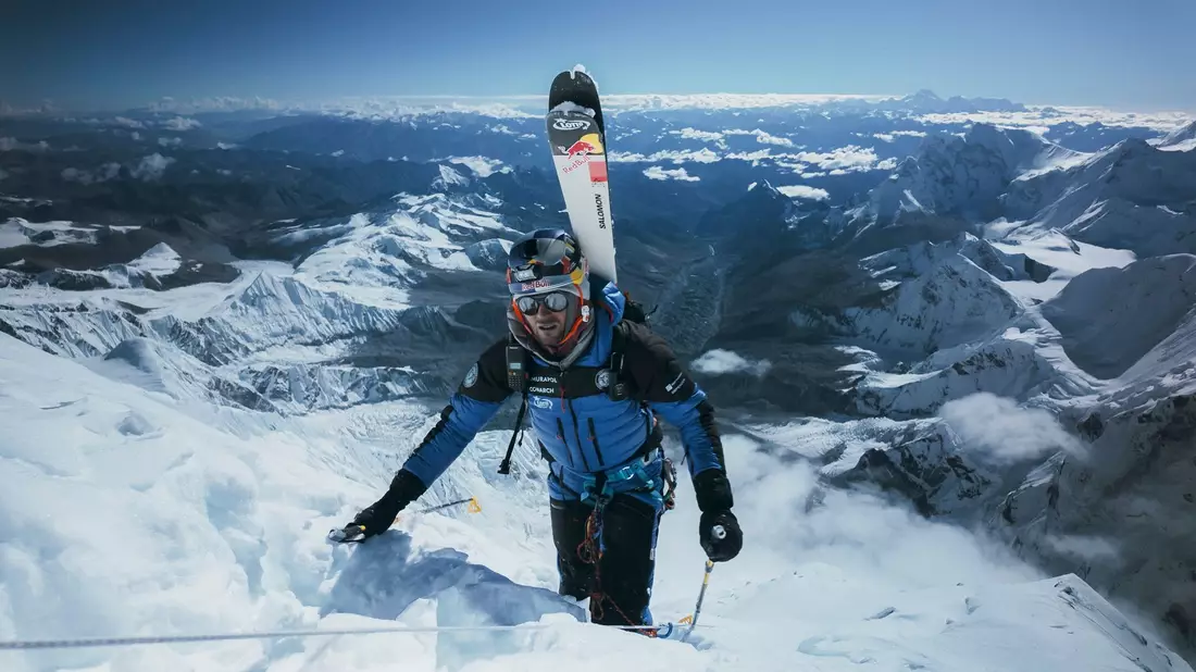 Der polnische Bergskifahrer Andrzej Bargiel am Mount Everest in Nepal vor seiner Abfahrt.  - Bild: Bartlomiej Pawlikowski/Red Bull Content Pool/dpa