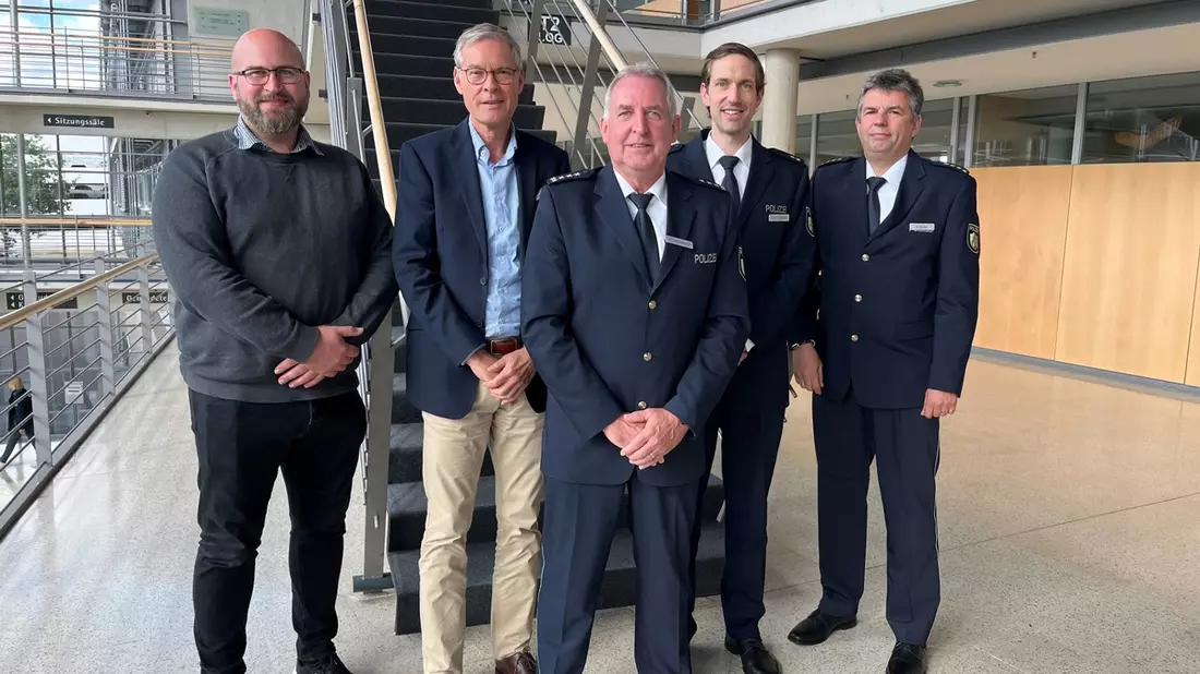 POL-GT: Erster Polizeihauptkommissar Uwe Ahlemeyer in den Ruhestand verabschiedet - Bild: presseportal.de