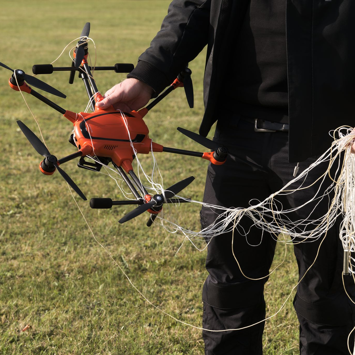 Technische Hilfsmittel zum Abfangen von Drohnen werden immer wichtiger für die Sicherheitsbehörden in Deutschland.  - Foto: Marcus Golejewski/dpa