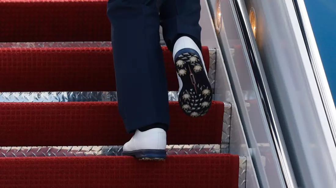 Der US-Präsident trug Golf-Schuhe bei seinem Besuch beim Ryder Cup. - Bild: Luis M. Alvarez/FR596 AP/AP/dpa