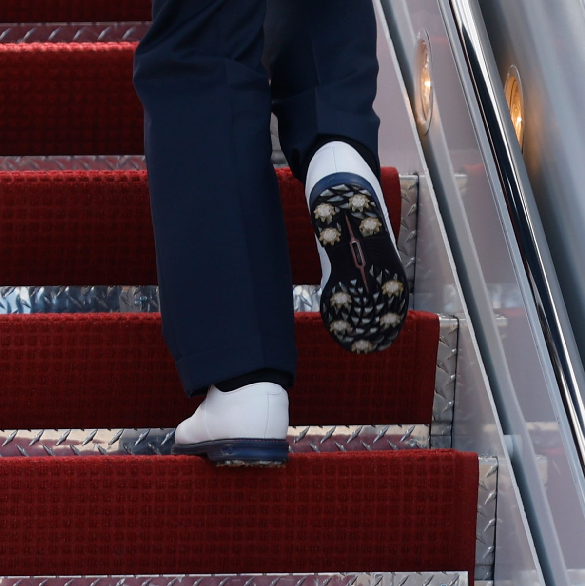 Der US-Präsident trug Golf-Schuhe bei seinem Besuch beim Ryder Cup. - Foto: Luis M. Alvarez/FR596 AP/AP/dpa