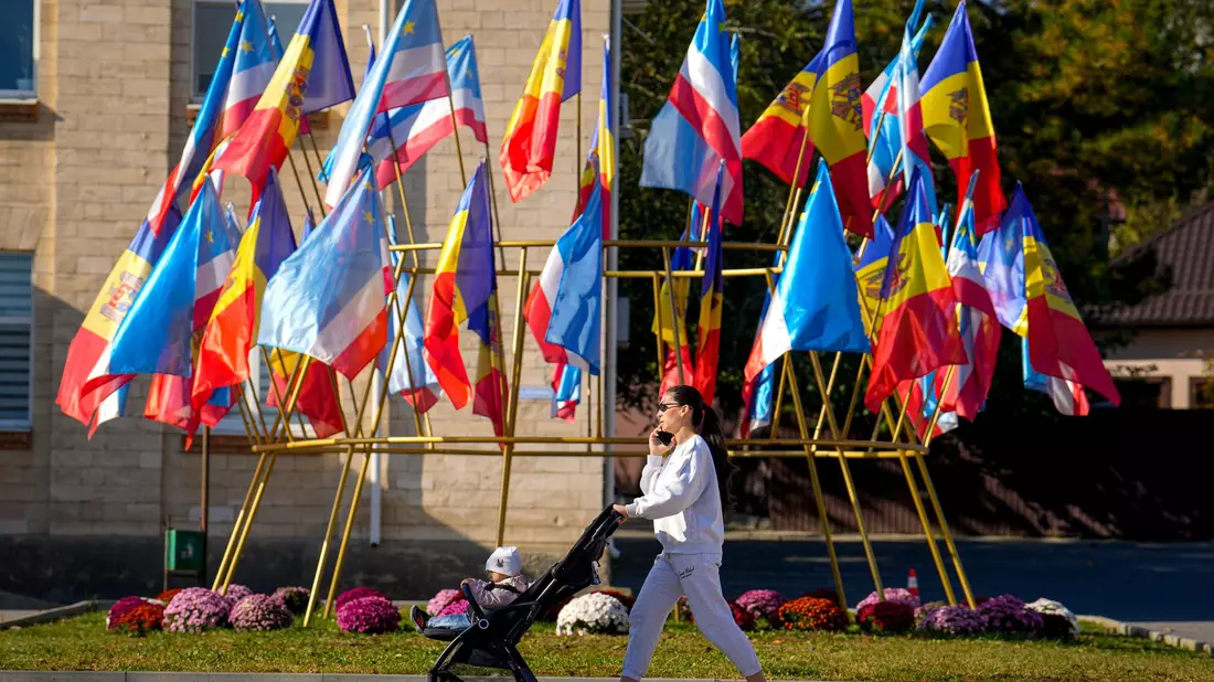 Kurz vor der Wahl in Moldau ist eine Partei des russlandfreundlichen Bündnisses von der Abstimmung ausgeschlossen worden. (Archivbild) - Bild: Vadim Ghirda/AP/dpa