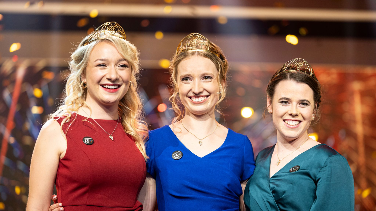 Königin Anna Zenz (r) mit den Prinzessinnen Emma Meinhardt (l) und Katja Simon (M) - Foto: Hannes P. Albert/dpa