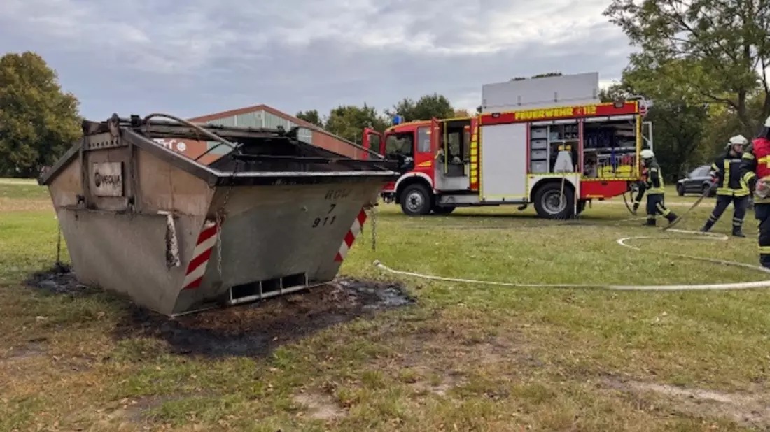 FW-ROW: Containerbrand an der Schule in Tarmstedt - Bild: presseportal.de