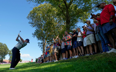 Bryson DeChambeau kam nach einem Fünf-Punkte-Rückstand noch zurück und holte ein Unentschieden. - Foto: Robert Bukaty/AP/dpa