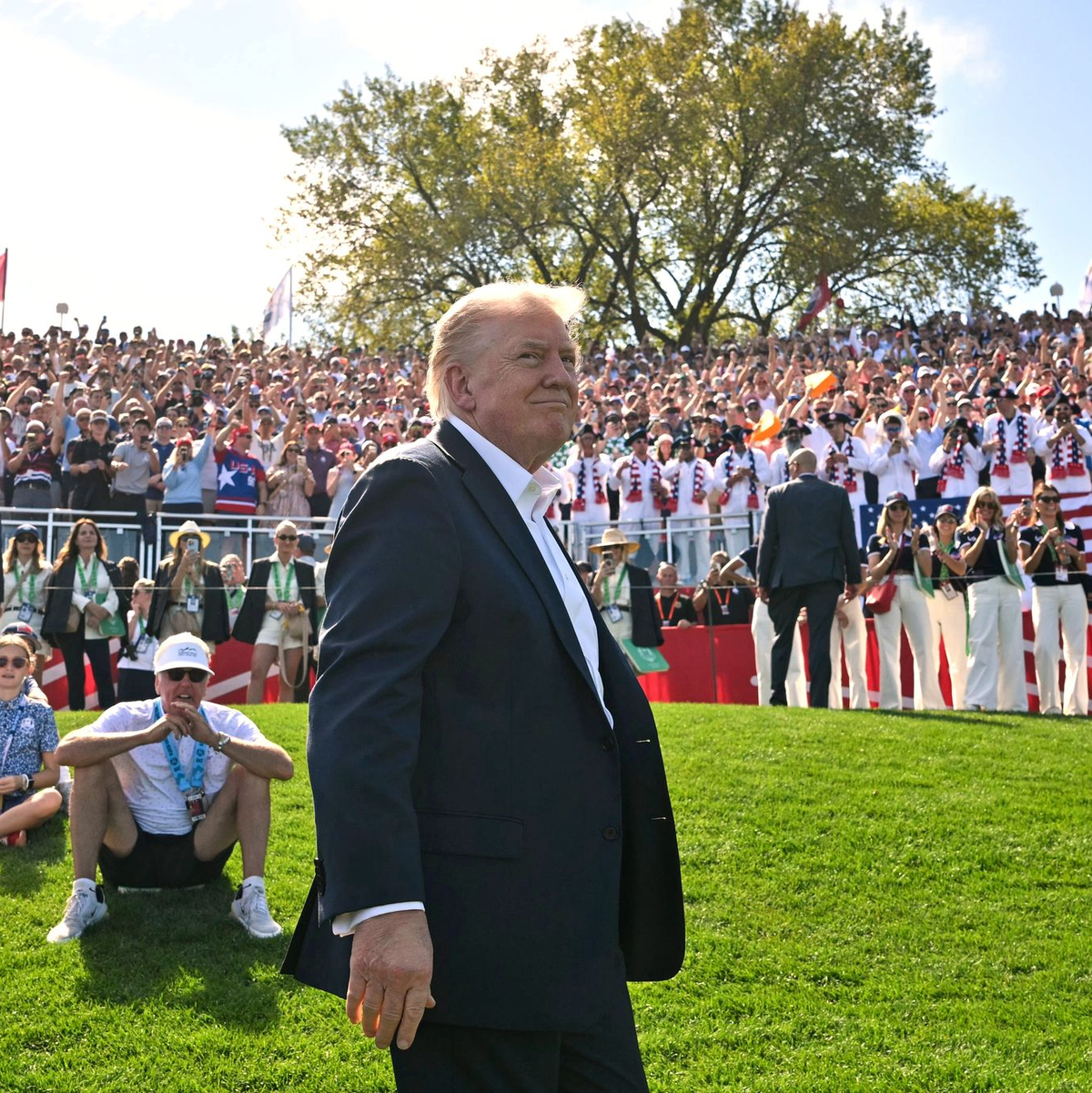 US-Präsident Donald Trump sah zum Auftakt des Ryder Cups überraschend starke Europäer. - Foto: Mandel Ngan/POOL AFP/AP/dpa