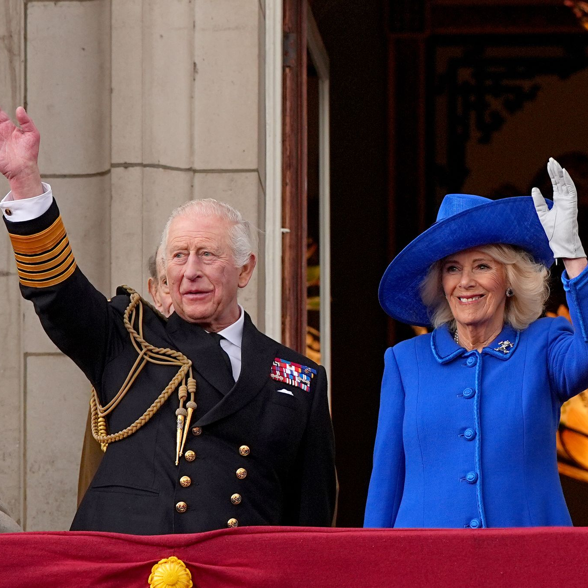 König Charles und Königin Camilla laden zum Weihnachtsfest. (Archivbild) - Foto: Aaron Chown/PA Wire/dpa