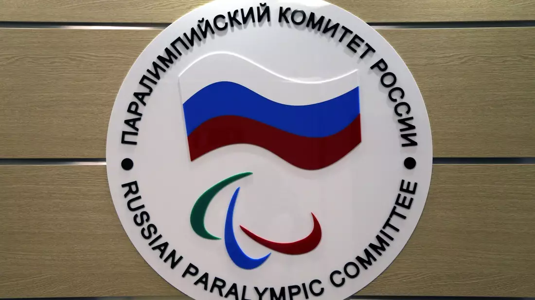 Russlands Behindertensportler dürfen bei den Paralympics in Mailand wohl unter eigener Flagge starten. - Bild: Maxim Shipenkov/dpa