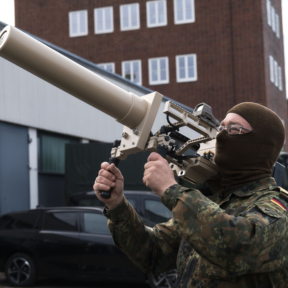 Zuletzt machten illegale Drohnenüberflüge etwa in Skandinavien häufiger Schlagzeilen - der Bund will nun die Rechtslage verschärfen. (Symbolbild) - Foto: Marcus Golejewski/dpa