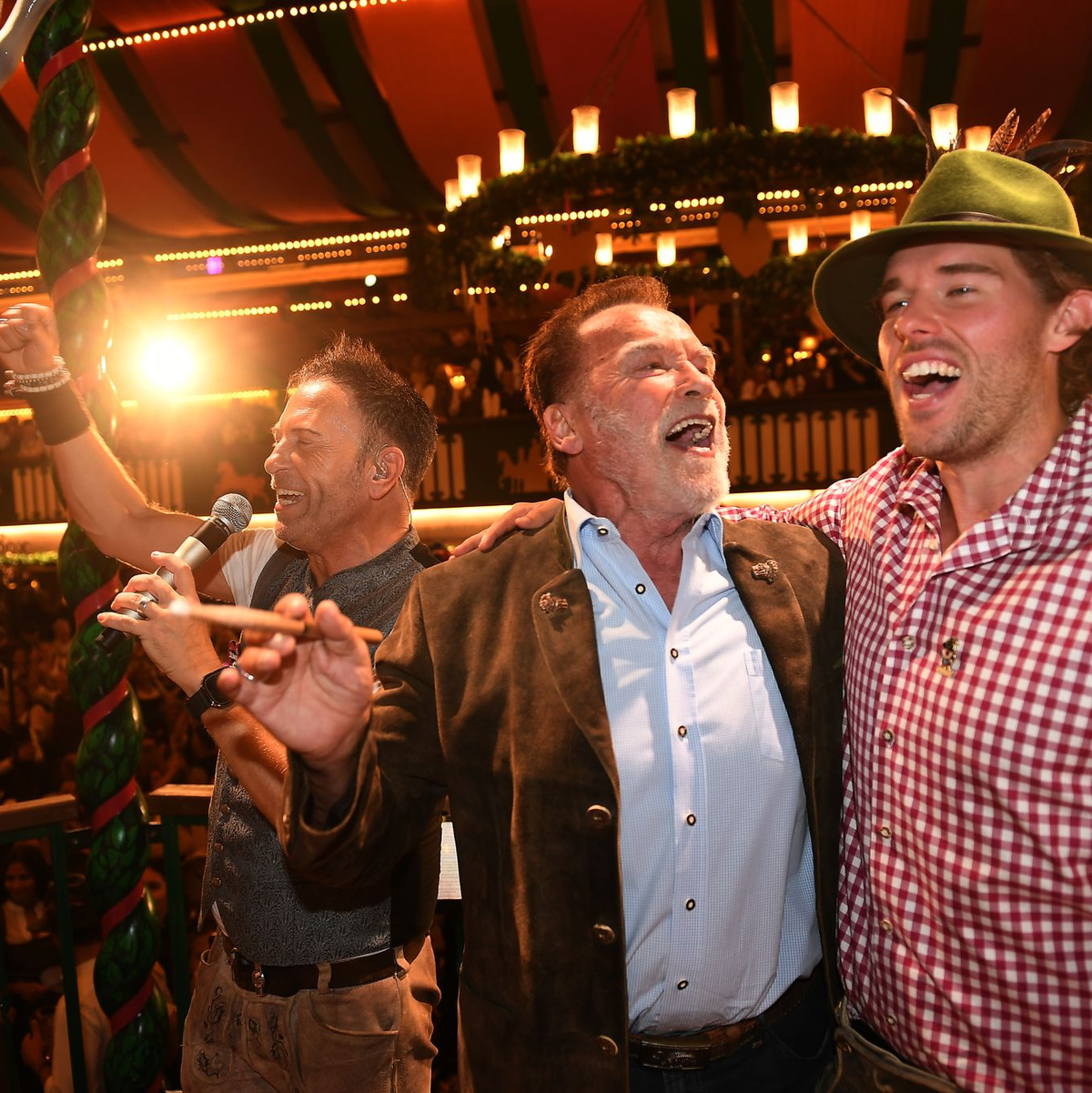 Auch Schwarzeneggers Sohn Christopher war dabei. - Foto: Felix Hörhager/dpa