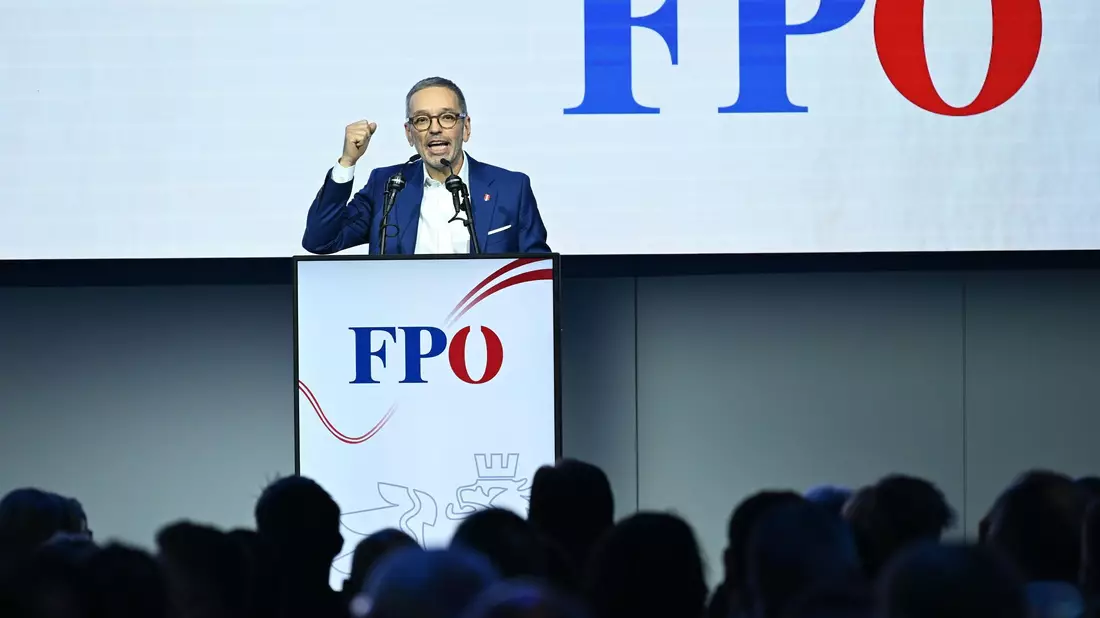 Kickl tritt unter anderem für einen «Asylstopp» ein. - Bild: Helmut Fohringer/APA/dpa
