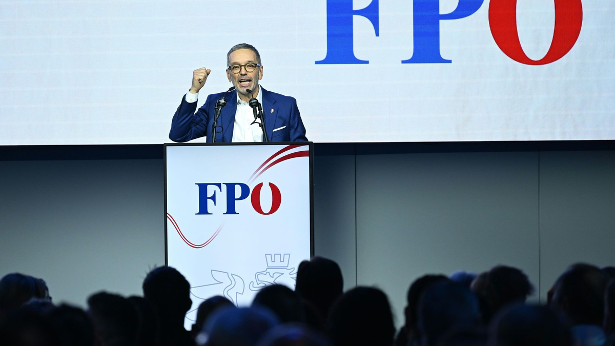 Kickl tritt unter anderem für einen «Asylstopp» ein. - Foto: Helmut Fohringer/APA/dpa