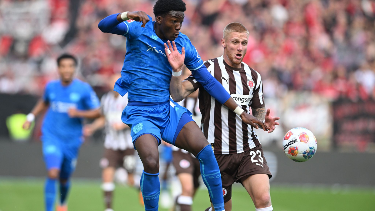Erwartete nach der Stuttgart-Niederlage eine Reaktion seiner Mannschaft: St. Paulis Trainer Alexander Blessin - Foto: Carmen Jaspersen/dpa