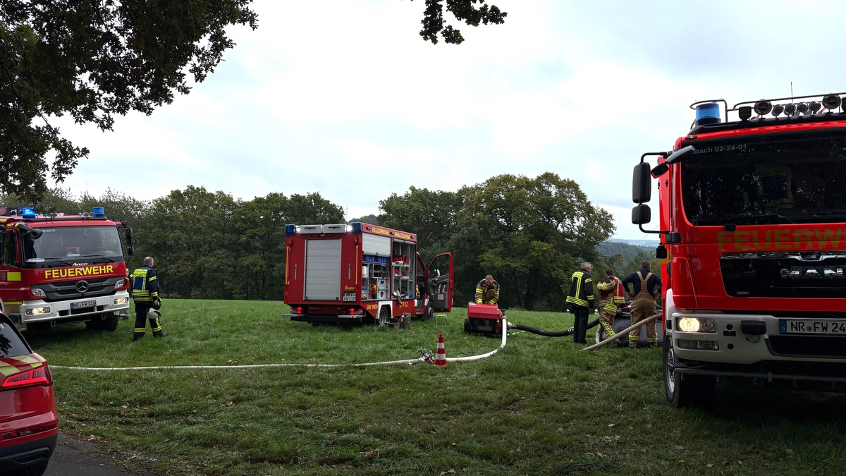 FW VG Asbach: Feuerwehr der VG Asbach beteiligt sich am landesweiten Übungstag / Großer Waldbrand in Windhagen - Foto: presseportal.de