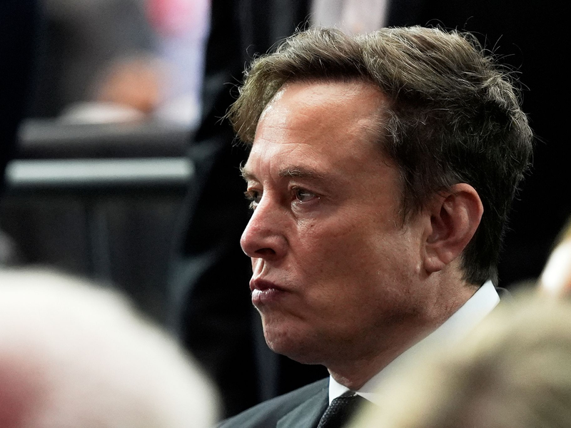 Schießt gegen die britische Regierung: Techmilliardär Elon Musk. (Archivbild) - Foto: Julia Demaree Nikhinson/AP/dpa