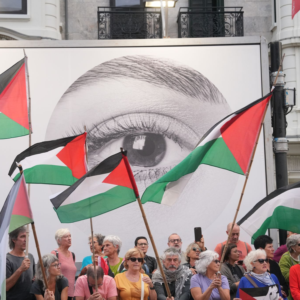 Das 73. Filmfestival von San Sebastián wurde angesichts des Leidens der Zivilisten im Gazastreifen von Protesten gegen Israel und propalästinensischen Kundgebungen begleitet.  - Foto: Unanue/EUROPA PRESS/dpa