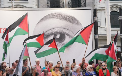 Das 73. Filmfestival von San Sebastián wurde angesichts des Leidens der Zivilisten im Gazastreifen von Protesten gegen Israel und propalästinensischen Kundgebungen begleitet.  - Foto: Unanue/EUROPA PRESS/dpa