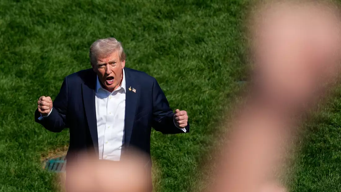 Trump will das militärische Eingreifen in US-Städten ausweiten - Demokraten kritisieren das.  - Bild: Alex Brandon/AP/dpa