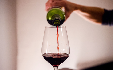 2025 wird nach Einschätzung des Deutschen Weininstituts ein guter Burgunder- und Rotweinjahrgang. (Symbolbild) - Foto: Finn Winkler/dpa