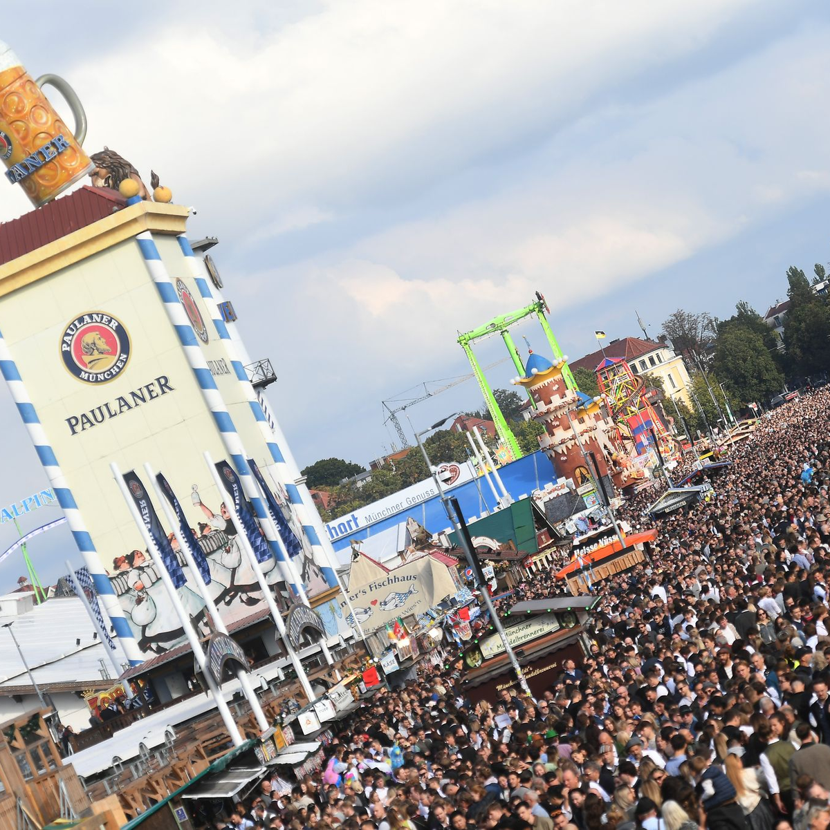 Verletzte gab es aber nach ersten Erkenntnissen nicht, nur einige wenige Panikattacken wurden registriert. - Foto: Felix Hörhager/dpa