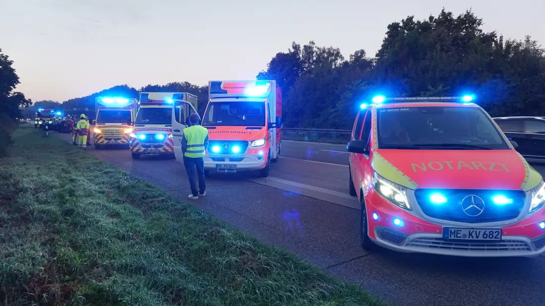 FW Ratingen: Verkehrsunfall - BAB3 - 7 verletzte Personen - Bild: presseportal.de