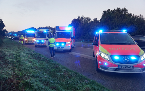 FW Ratingen: Verkehrsunfall - BAB3 - 7 verletzte Personen - Foto: presseportal.de
