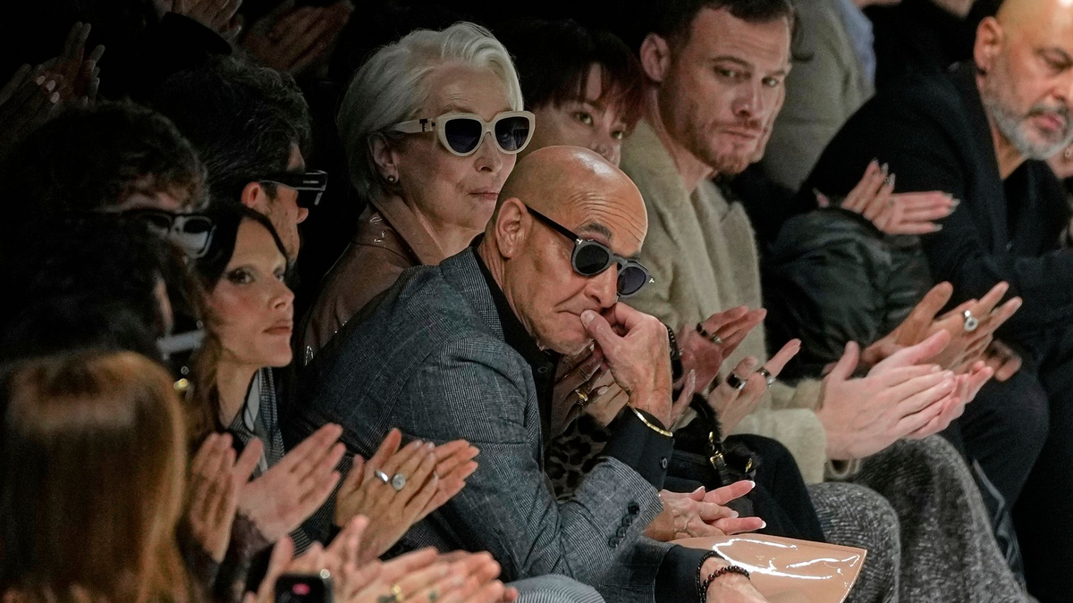 Meryl Streep in einem Vinylmantel. - Foto: Luca Bruno/AP/dpa