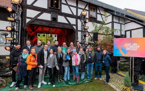 Erfolgreiche MDR-Premiere in Thüringen: Nitschareuth feiert Erntedank mit „Hol dir deine Show!“ - Foto: presseportal.de