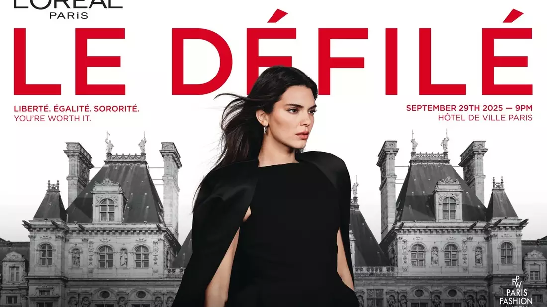 Als offizieller Partner der Paris Fashion Week lädt L'Oréal Paris zur Laufstegshow am Pariser Hôtel de Ville ein - und feiert die Stärke aller Frauen - Bild: presseportal.de