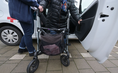 Die Einstufung in verschiedene Pflegegrade entscheidet über die Höhe der Unterstützung durch die Pflegeversicherung. (Illustration) - Foto: Michael Bahlo/dpa/dpa-tmn