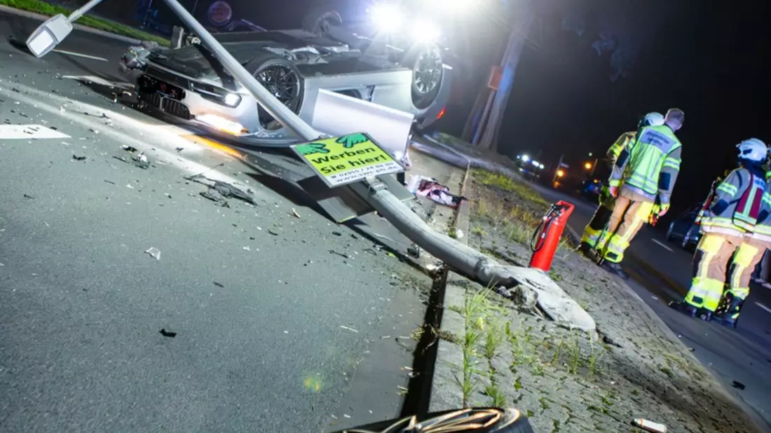 FW-MK: Überschlagener PKW auf der Dortmunder Straße - Bild: presseportal.de