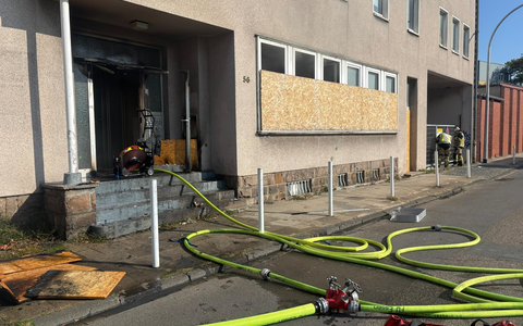 FW-E: Rauchentwicklung aus leerstehendem Gebäude - Feuerwehr verhindert Brandausbreitung - Foto: presseportal.de