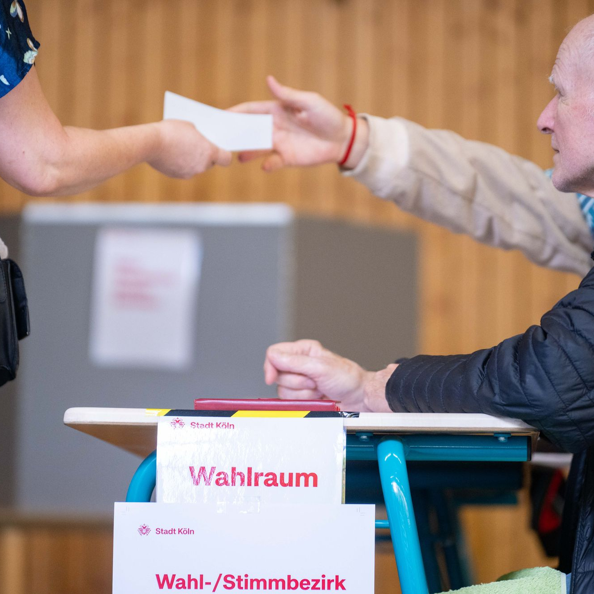 Die Stichwahlen zu den Oberbürgermeister-Ämtern in Nordrhein-Westfalen waren in einigen Städten Wahlkrimis - Foto: Benjamin Westhoff/dpa
