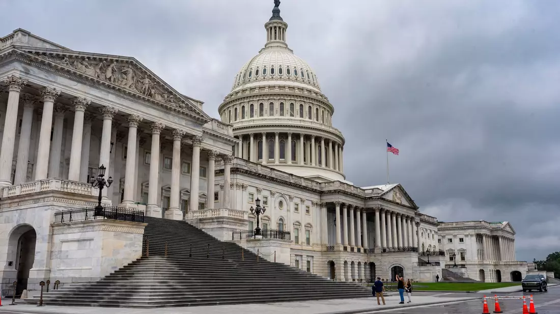 Demokraten und Republikaner treffen sich am Montag, um über den befürchteten «Shutdown» zu sprechen. - Bild: J. Scott Applewhite/AP/dpa