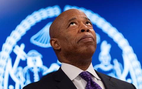 Eric Adams zieht sich aus dem Rennen zurück.  - Foto: Julia Demaree Nikhinson/AP/dpa