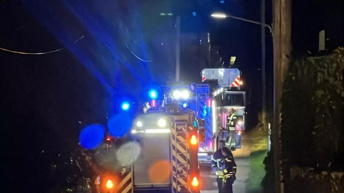 FW Witten: Brand am Gebäude in Witten Rüdinghausen - Bild: presseportal.de