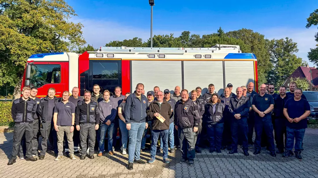 FW-OLL: Ein ganz besonderer Übungsdienst - langjähriger Feuerwehrkamerad wird verabschiedet - Bild: presseportal.de