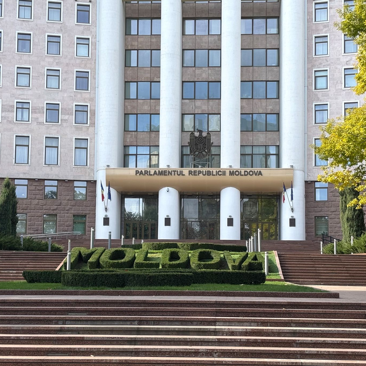 Die proeuropäische Partei Aktion und Solidarität (PAS) erhielt erneut die absolute Mehrheit bei der richtungsweisenden Parlamentswahl in der Republik Moldau. - Foto: Katharina Schröder/dpa