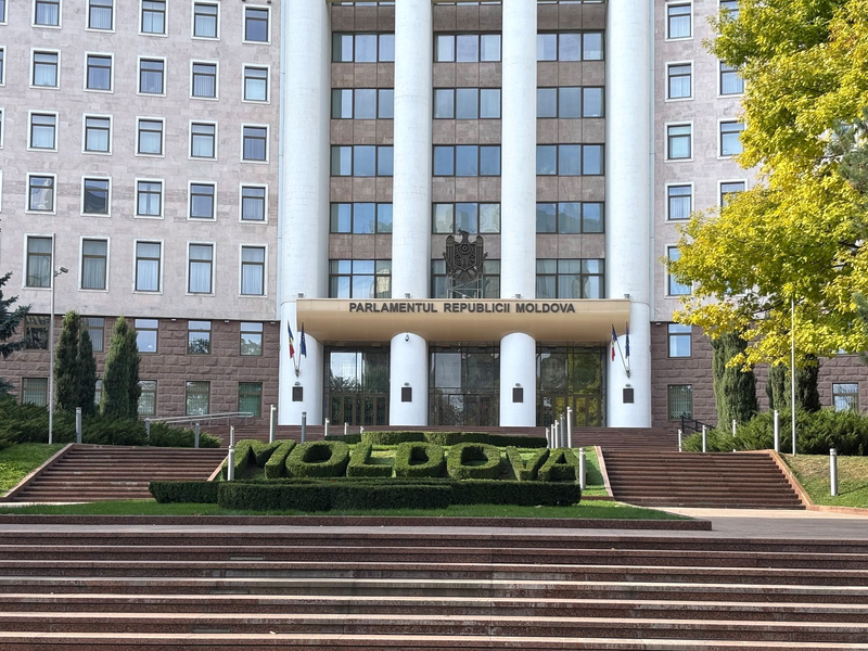 Die proeuropäische Partei Aktion und Solidarität (PAS) erhielt erneut die absolute Mehrheit bei der richtungsweisenden Parlamentswahl in der Republik Moldau. - Foto: Katharina Schröder/dpa