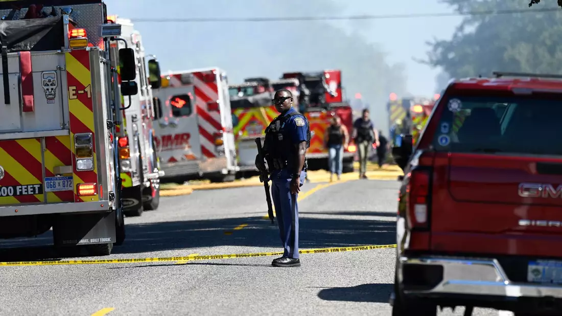 Zahlreiche Rettungskräfte waren nach Schüssen und einem Feuer in einer Kirche in Michigan im Einsatz.  - Bild: Jose Juarez/FR171038 AP/AP/dpa