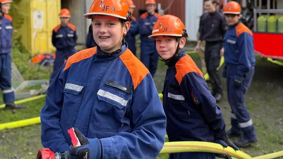 FW-GL: Jahresabschlussübung der Jugendfeuerwehr Bergisch Gladbach - Teamgeist, Können und viel Spaß - Bild: presseportal.de