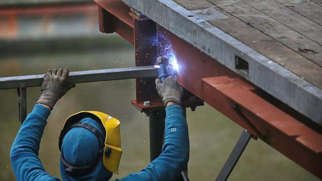 Schweißer bei der Arbeit (Archiv) - Bild: über dts Nachrichtenagentur