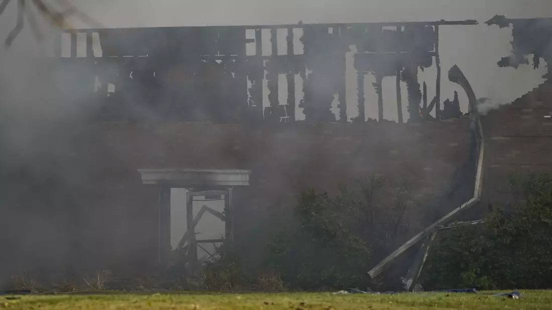 Bei Schüssen und dem Feuer sind Menschen gestorben. - Bild: Lukas Katilius | MLive.com/The Flint Journal/AP/dpa