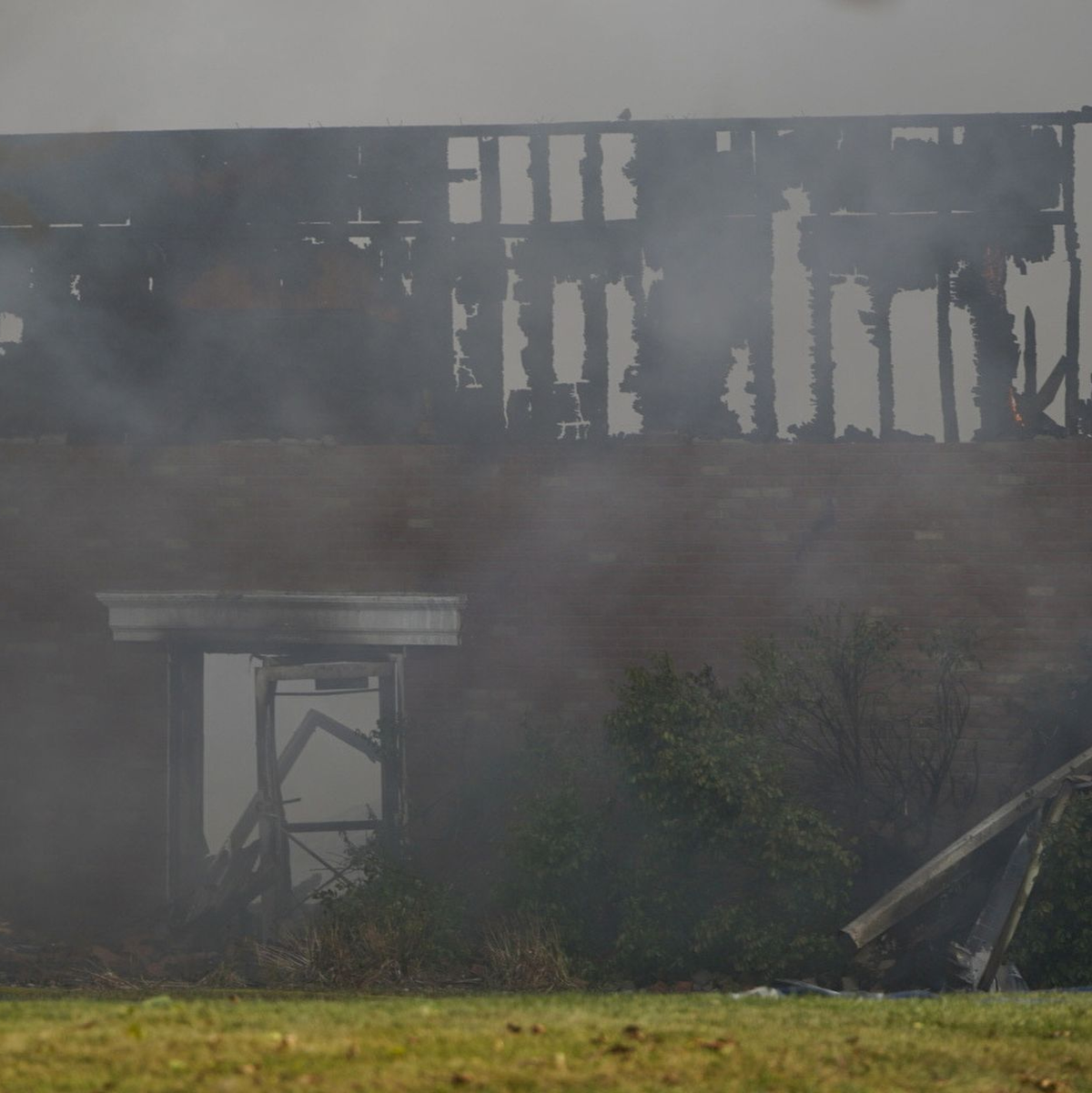 Bei Schüssen und dem Feuer sind Menschen gestorben. - Foto: Lukas Katilius | MLive.com/The Flint Journal/AP/dpa