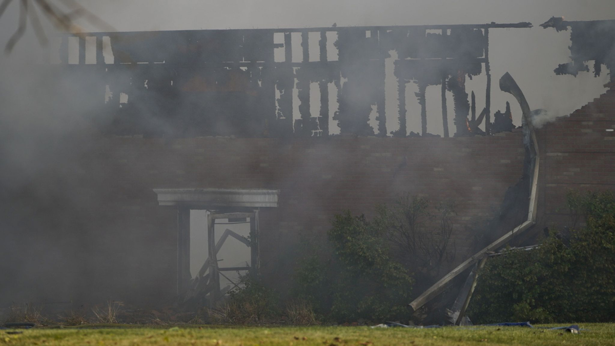 Bei Schüssen und dem Feuer sind Menschen gestorben. - Foto: Lukas Katilius | MLive.com/The Flint Journal/AP/dpa