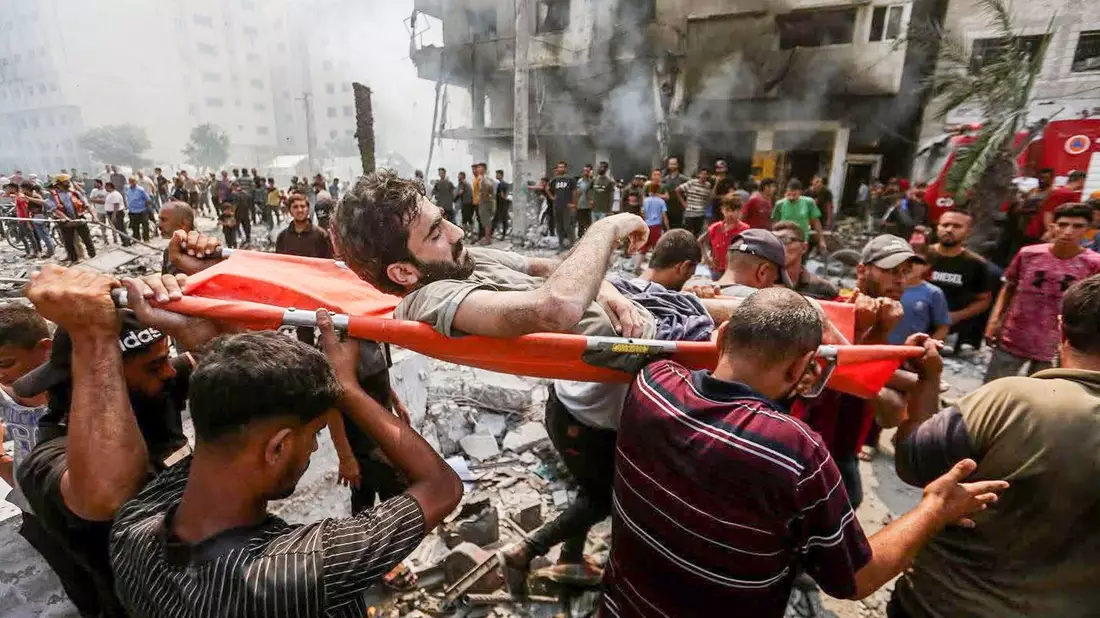 Bei israelischen Angriffen im Gazastreifen kommen immer wieder Menschen zu Schaden.  - Bild: Hasan Alzaanin/TASS via ZUMA Press/dpa