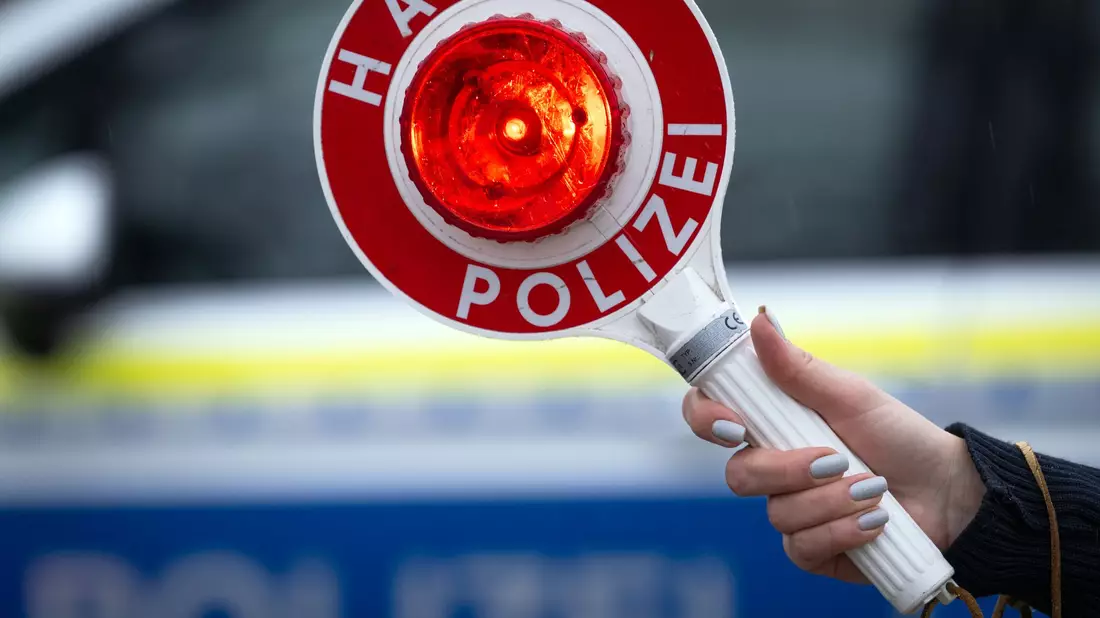 Jeder Zweite glaubt, beim zu schnell Fahren nicht erwischt zu werden (Symbolbild). - Bild: Soeren Stache/dpa